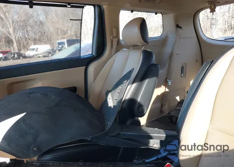 2016 Kia Sedona Sx z USA, uszkodzony, nr VIN KNDMC5C14G6156060